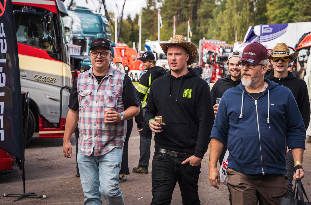 Besökare på lastbilsträffen